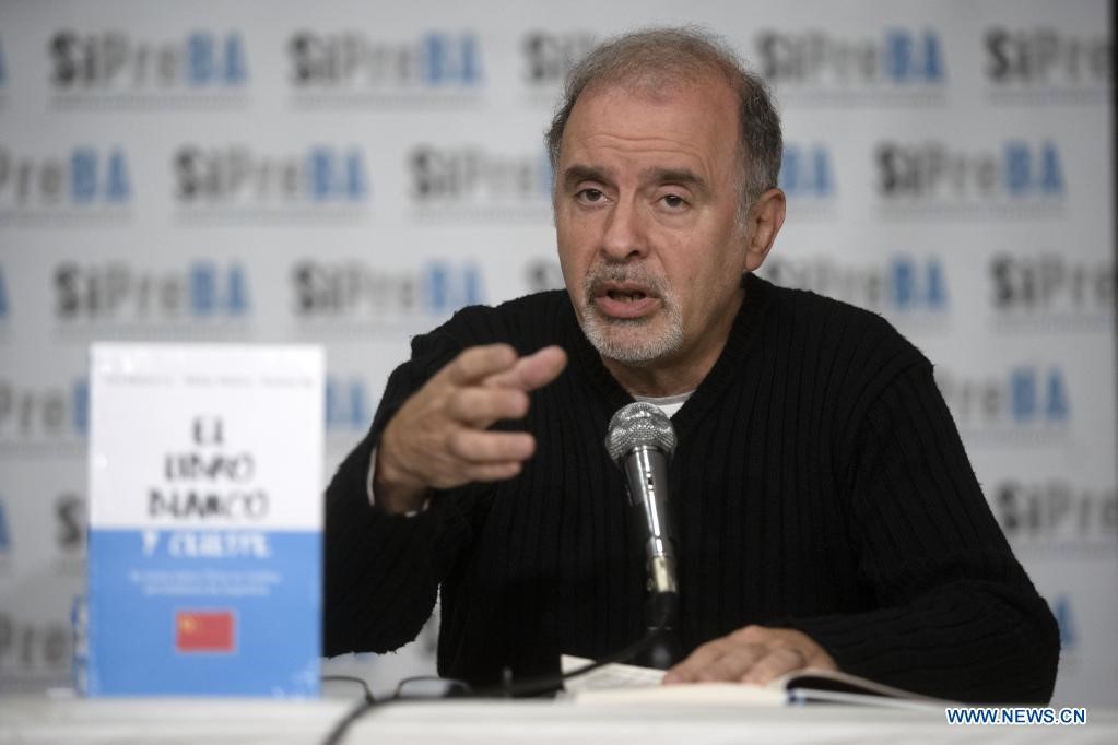 Presentan libro-1.jpg